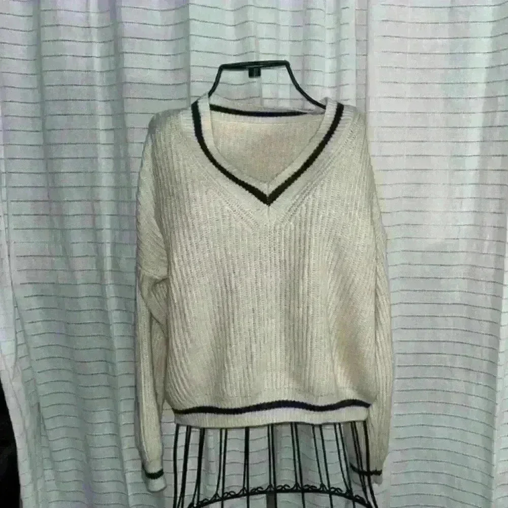 Pull over sweater